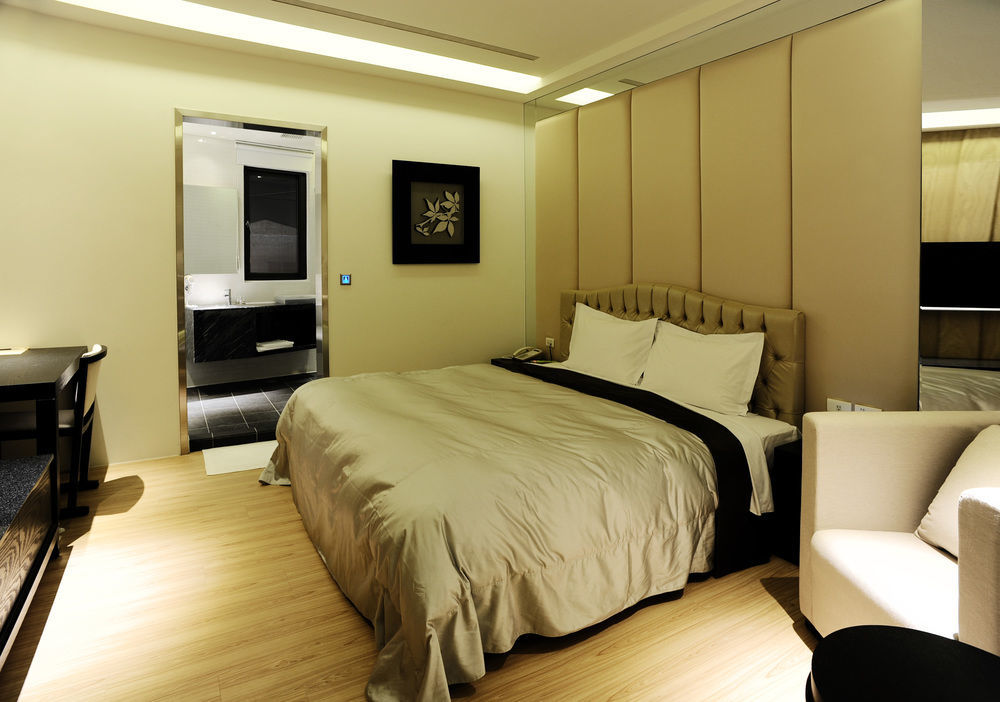 Motel Stars Taichung Exterior foto